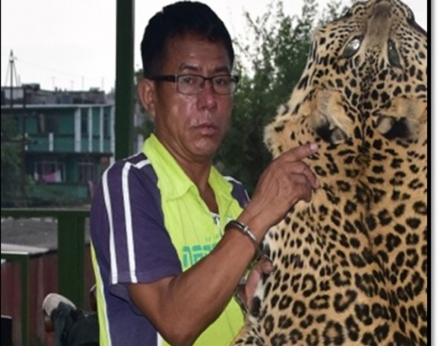 Man held with leopard hide from Gongabu